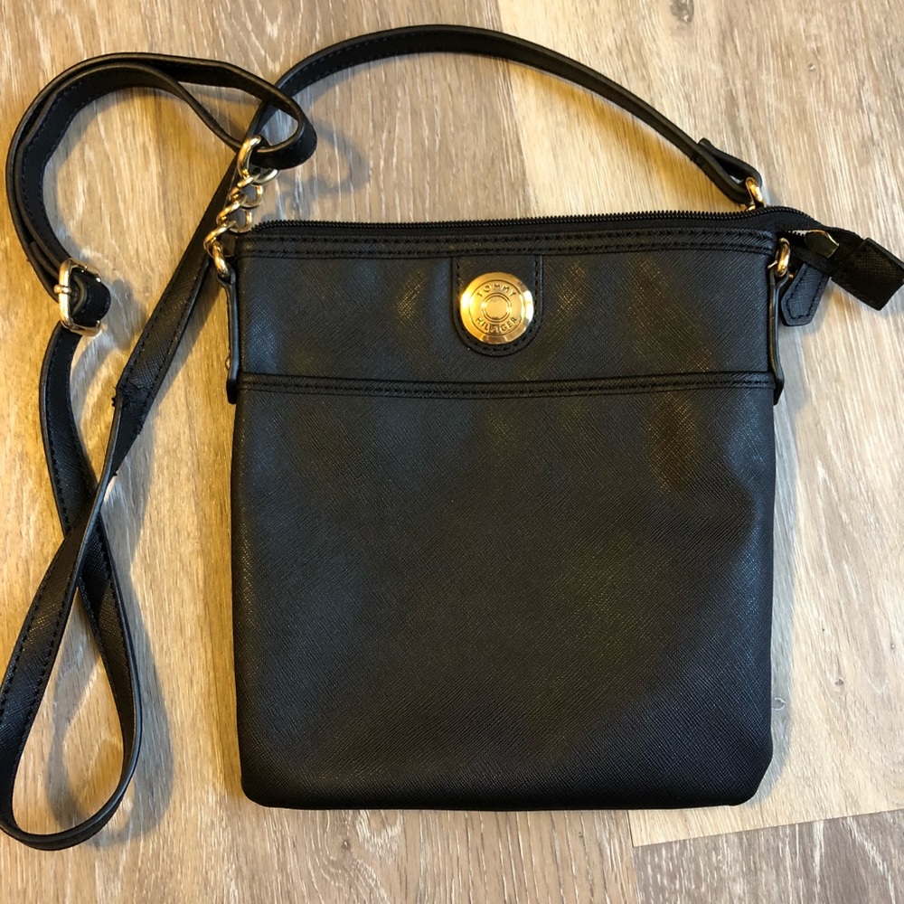 ✨Tommy Hilfiger crossbody✨